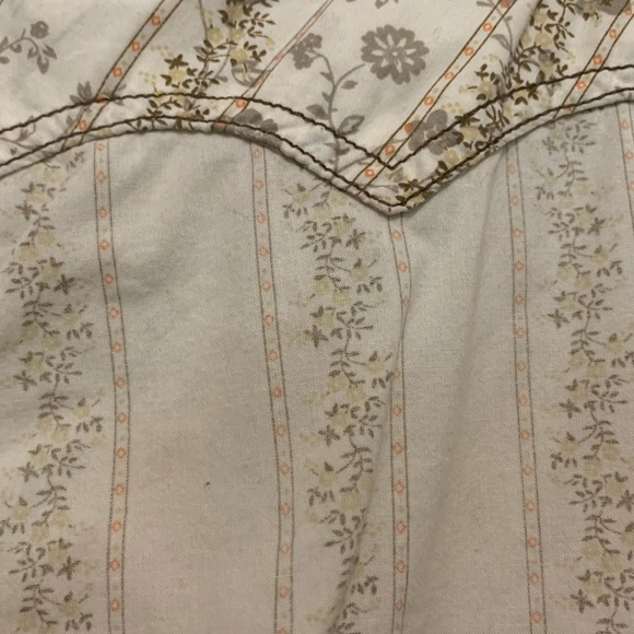 Arizona Jeans Co. western style women’s button up shirt - Picture 5 of 13